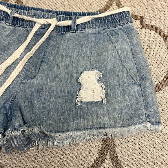 aerie Distressed Raw Hem Pull on Mini Light Wash Denim Shorts Size Small - Picture 8 of 14